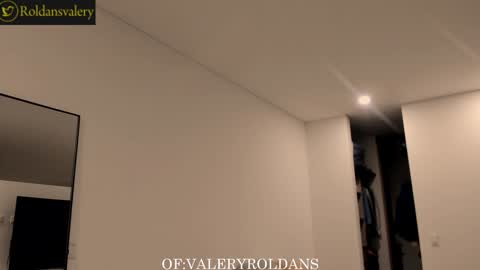 Snapshot of roldansvalery chatting on January 12, 2:35 am Valery Roldans online show from January 12, 2:35 am