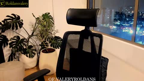 Snapshot of roldansvalery chatting on February 20, 1:36 am Valery Roldans online show from February 20, 1:36 am