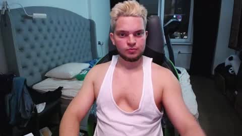 romantic_twunk online show from November 9, 9:50 pm