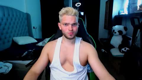 romantic_twunk online show from November 1, 4:17 pm