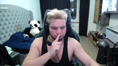 romantic_twunk online show from November 17, 8:11 pm