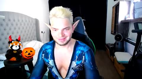 romantic_twunk online show from October 31, 5:19 am