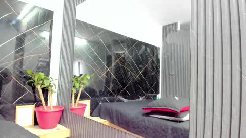 Ronnie 777 online show from March 6, 11:42 pm