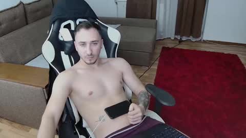 Snapshot of room4all chatting on December 14, 2:00 am ionut online show from December 14, 2:00 am