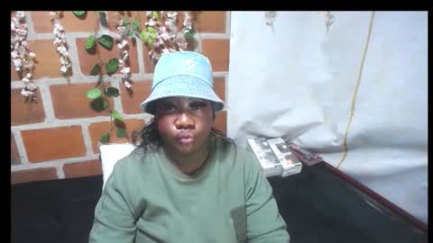 roos_veyker online show from October 12, 4:43 pm