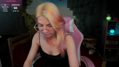 Call me Rosa online show from April 18, 10:17 am