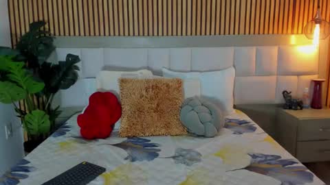 roseaurora online show from February 19, 12:48 pm