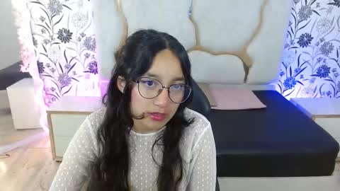 rosee_tay1 online show from December 15, 3:35 am