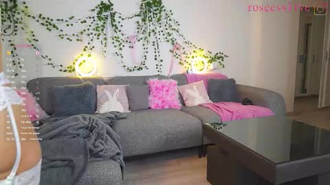 roseess_ online show from October 13, 11:12 am