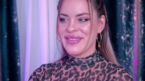 Sonia online show from December 15, 7:10 pm