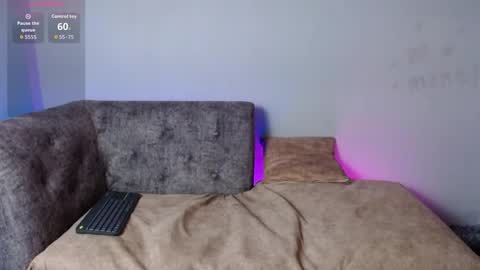 Rose honeil    online show from April 6, 7:59 pm