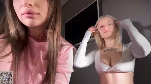 Sophie and Sarah online show from February 19, 5:12 pm