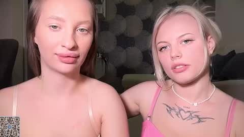 Sophie and Sarah online show from March 1, 8:46 pm