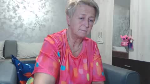 Snapshot of roses_and_lillies chatting on February 20, 6:13 pm Lovepinklilly online show from February 20, 6:13 pm