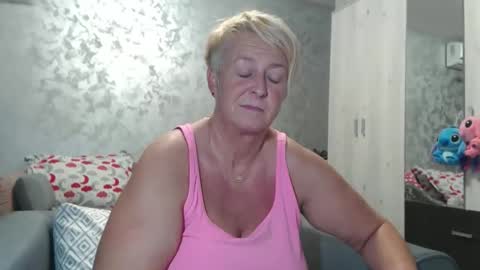 Snapshot of roses_and_lillies chatting on September 21, 6:01 pm Lovepinklilly online show from September 21, 6:01 pm