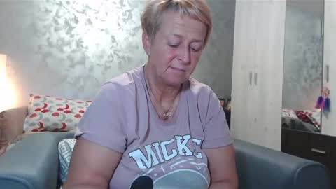 Snapshot of roses_and_lillies chatting on January 28, 6:28 pm Lovepinklilly online show from January 28, 6:28 pm