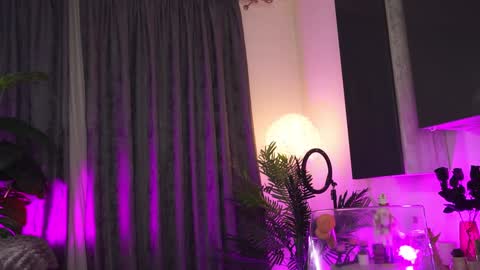Snapshot of roshen_amira chatting on January 22, 11:32 pm Amii online show from January 22, 11:32 pm