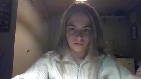 Snapshot of rosie_june chatting on December 3, 8:00 am Rosie online show from December 3, 8:00 am