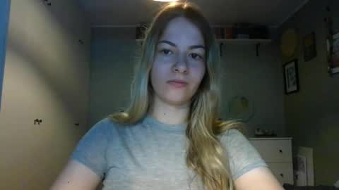 Snapshot of rosie_june chatting on September 15, 6:48 am Rosie online show from September 15, 6:48 am