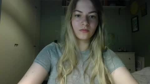 Snapshot of rosie_june chatting on September 22, 6:39 am Rosie online show from September 22, 6:39 am