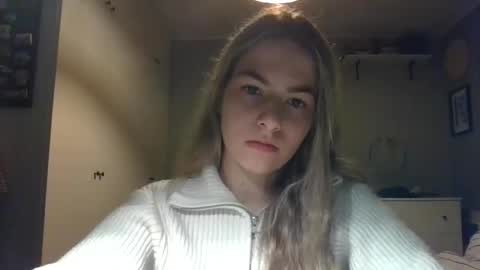 Snapshot of rosie_june chatting on December 3, 11:18 am Rosie online show from December 3, 11:18 am
