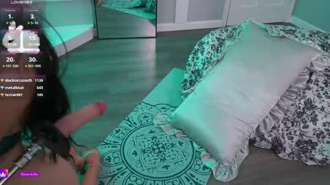 Rosie Bones online show from May 15, 11:45 pm