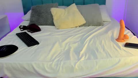 rosiecharm online show from March 19, 9:20 pm