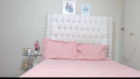 rosiehw online show from February 26, 7:12 am