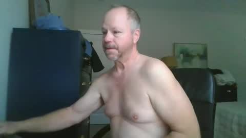 Snapshot of rossd1961 chatting on February 8, 1:44 pm nanook online show from February 8, 1:44 pm