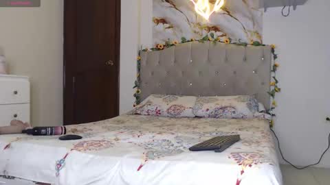 Snapshot of rossie_evans chatting on October 30, 2:39 pm Rossie Evans    online show from October 30, 2:39 pm