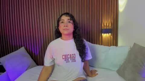 rossie_lanie_ online show from March 27, 8:21 pm