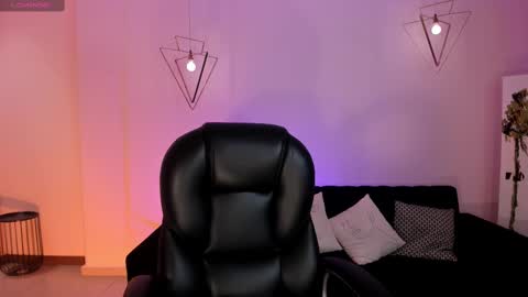 Rossie Rhoades online show from March 12, 12:15 pm