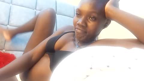 roundedass979516 online show from December 7, 9:44 am