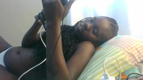 roundedass979516 online show from December 29, 2:31 pm