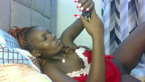 roundedass979516 online show from February 15, 3:52 am