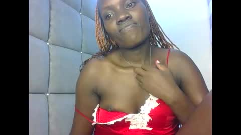 roundedass979516 online show from February 14, 6:34 am