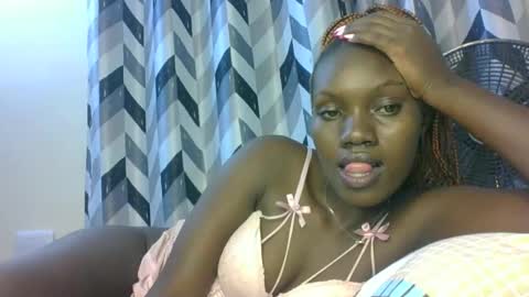 roundedass979516 online show from February 16, 9:48 am