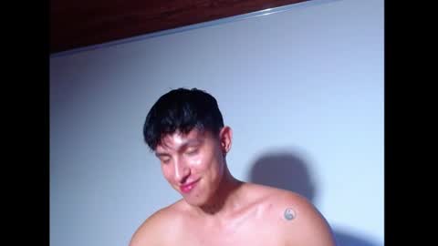 rowanboy23 online show from June 18, 2:28 am