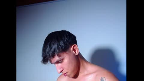 rowanboy23 online show from June 17, 2:27 am