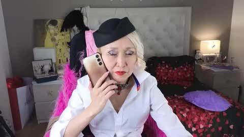 Roxalana online show from May 13, 9:35 pm