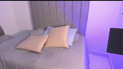 Roxane online show from November 25, 7:07 am