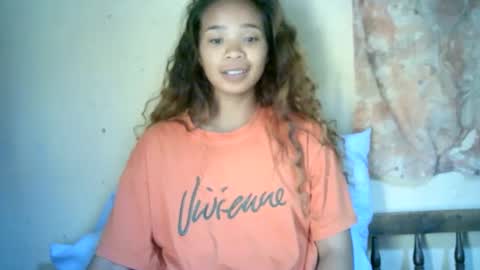 Snapshot of roxanne_98 chatting on December 8, 4:55 am roxanne_98 online show from December 8, 4:55 am