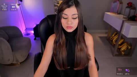 Snapshot of roxannehill_ chatting on February 15, 12:11 pm Roxanne Hill online show from February 15, 12:11 pm