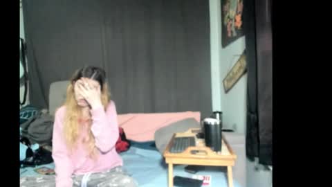 roxihazeleyes online show from March 15, 2:20 pm