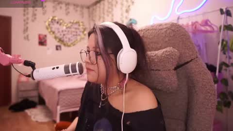 roxysuh online show from May 25, 9:04 am