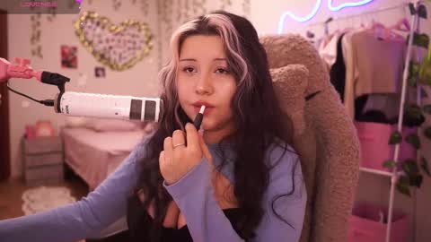 roxysuh online show from February 12, 7:01 am