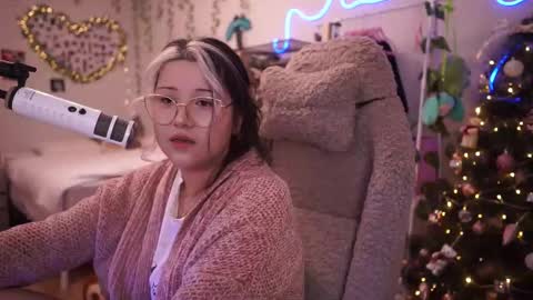 roxysuh online show from January 12, 9:27 am