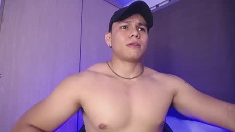 Snapshot of roy__constance chatting on February 28, 1:47 am Roy Constance online show from February 28, 1:47 am