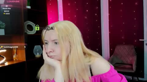 ruby_frost online show from December 15, 7:32 pm