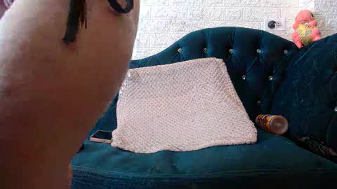 Snapshot of rubyemerald_ chatting on February 6, 12:22 am rubyemerald_ online show from February 6, 12:22 am